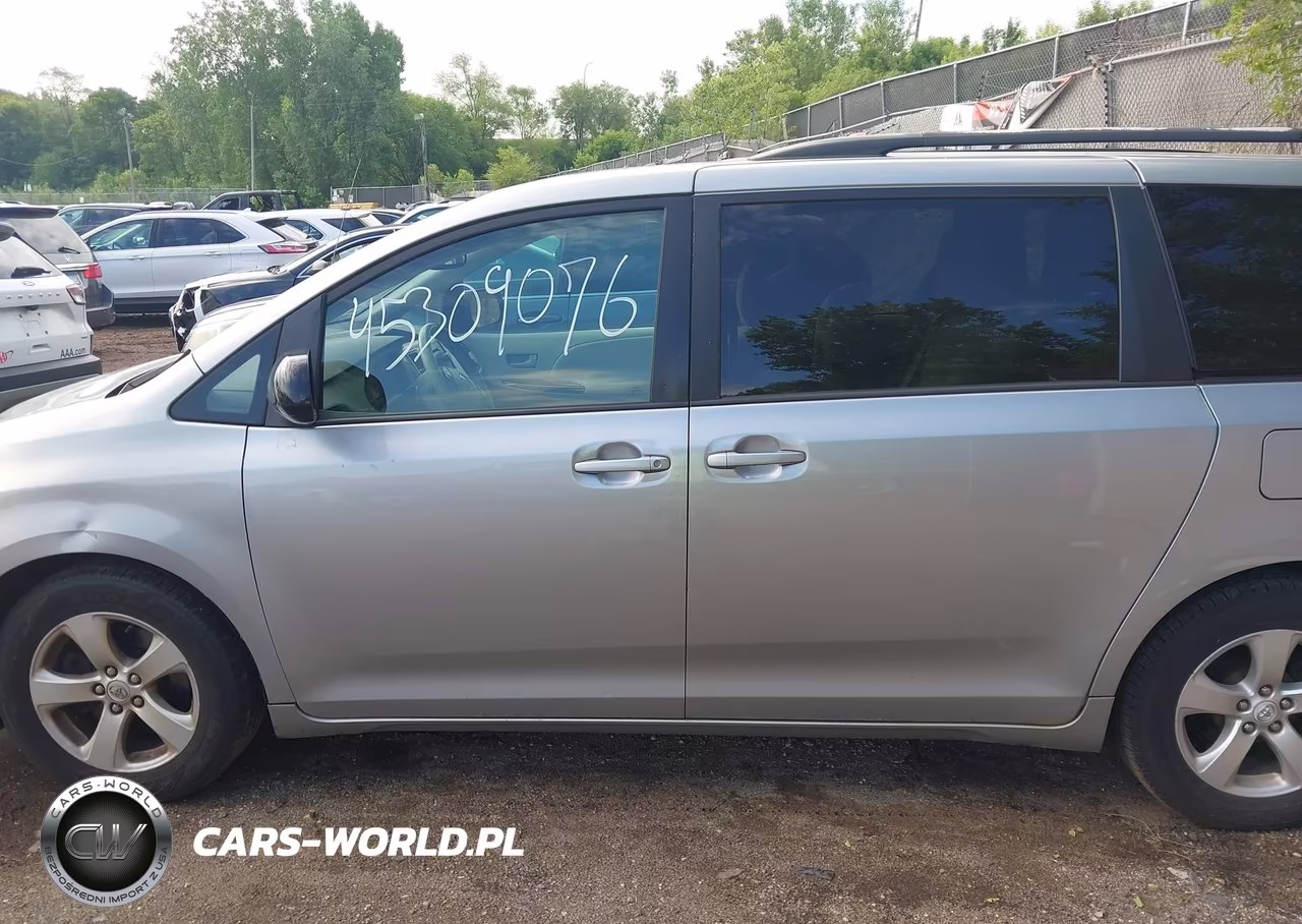 2011 Toyota Sienna Le V6 VIN:5TDKK3DC0BS108675 - 14