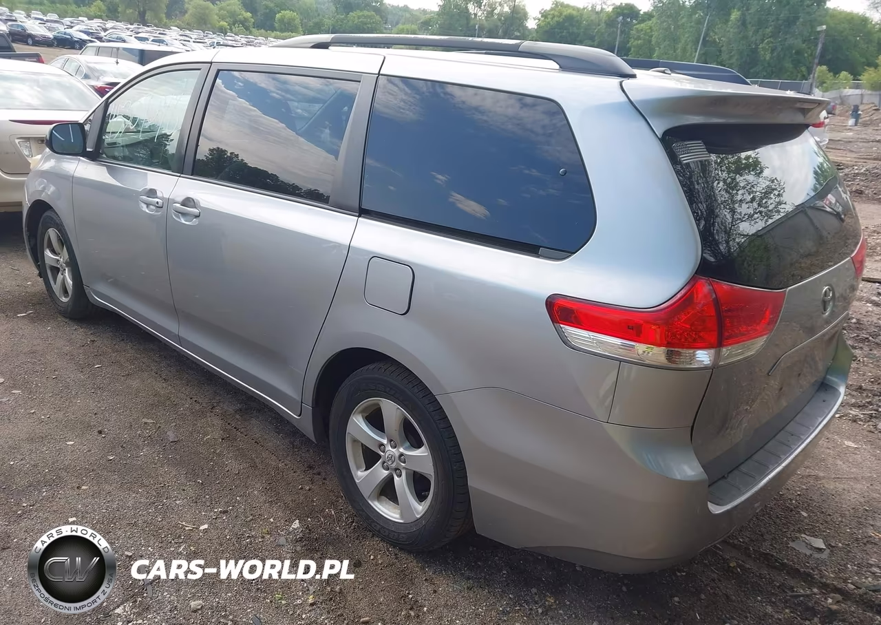 2011 Toyota Sienna Le V6 VIN:5TDKK3DC0BS108675 - 3