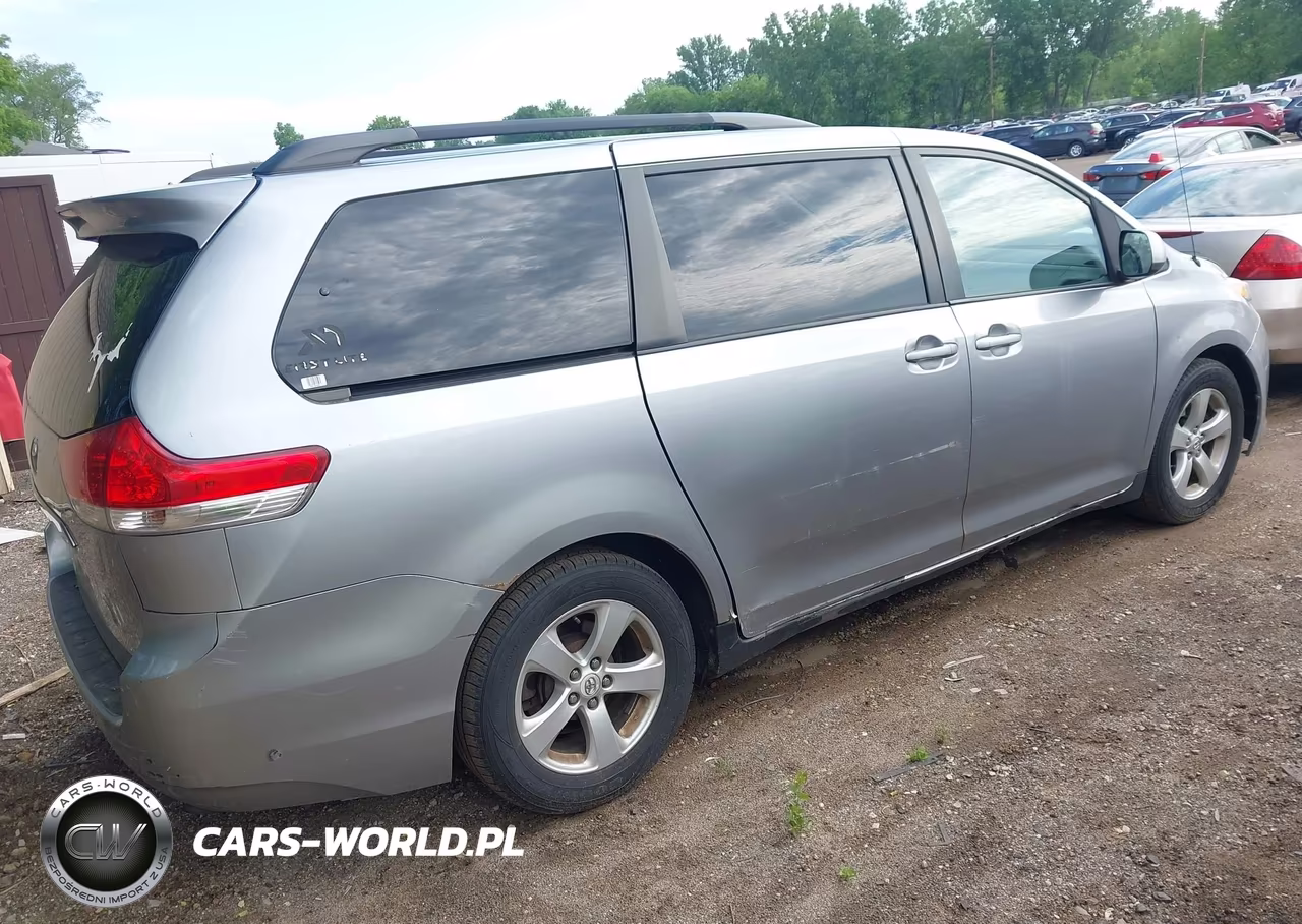 2011 Toyota Sienna Le V6 VIN:5TDKK3DC0BS108675 - 4