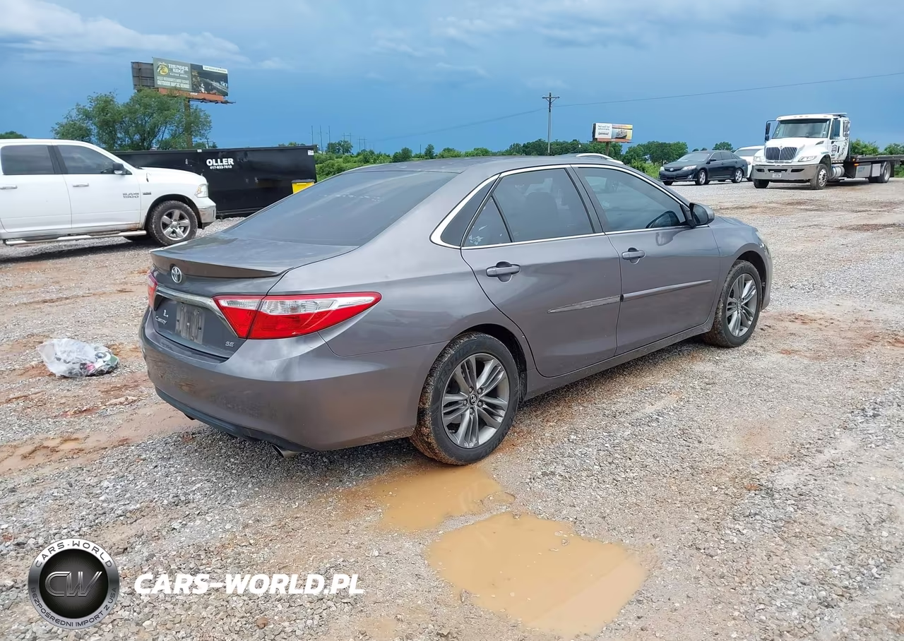 2016 Toyota Camry Se VIN:4T1BF1FK8GU198556 - 4