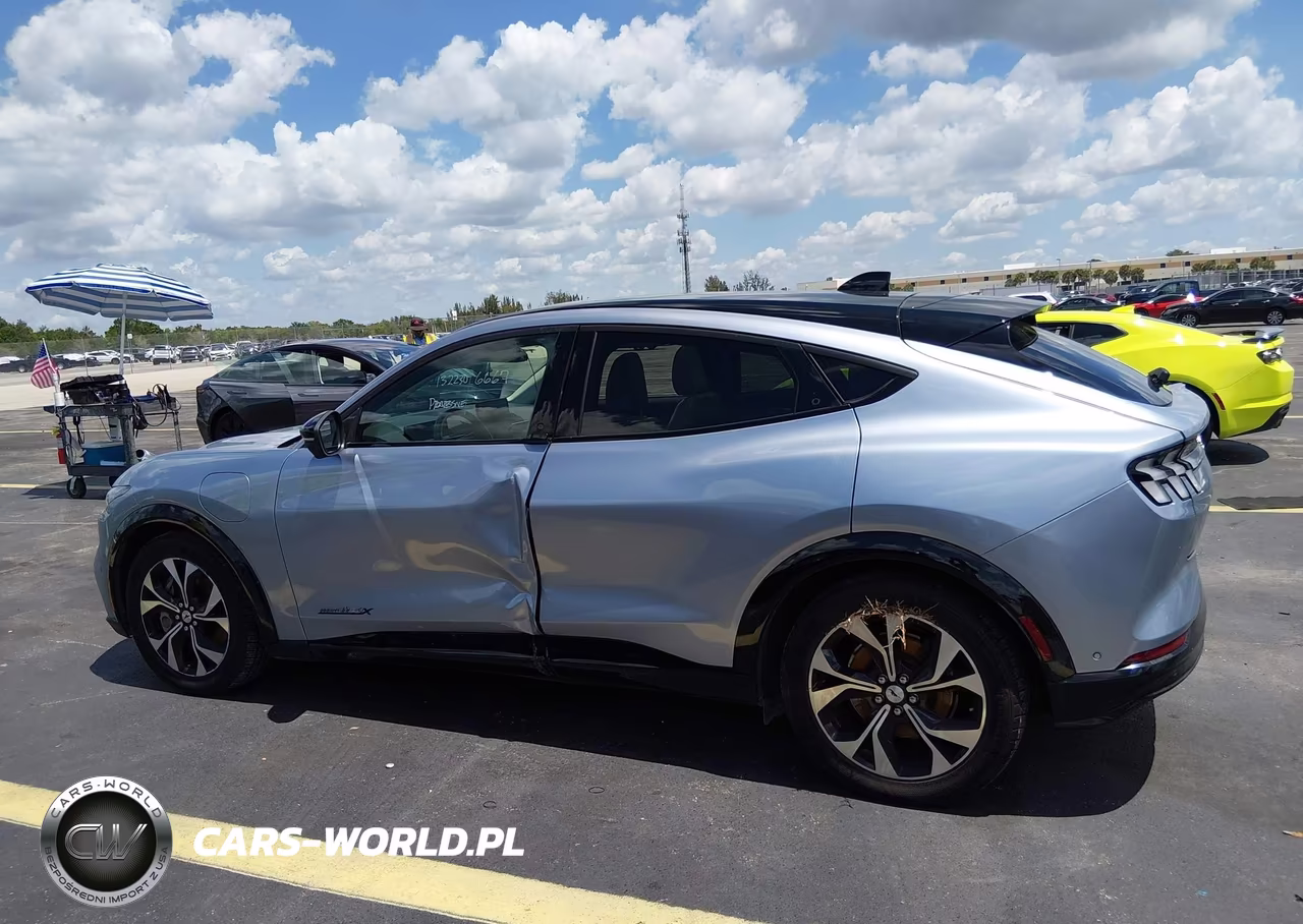 2022 Ford Mustang Mach-E Premium VIN:3FMTK3SU8NMA58107 - 14