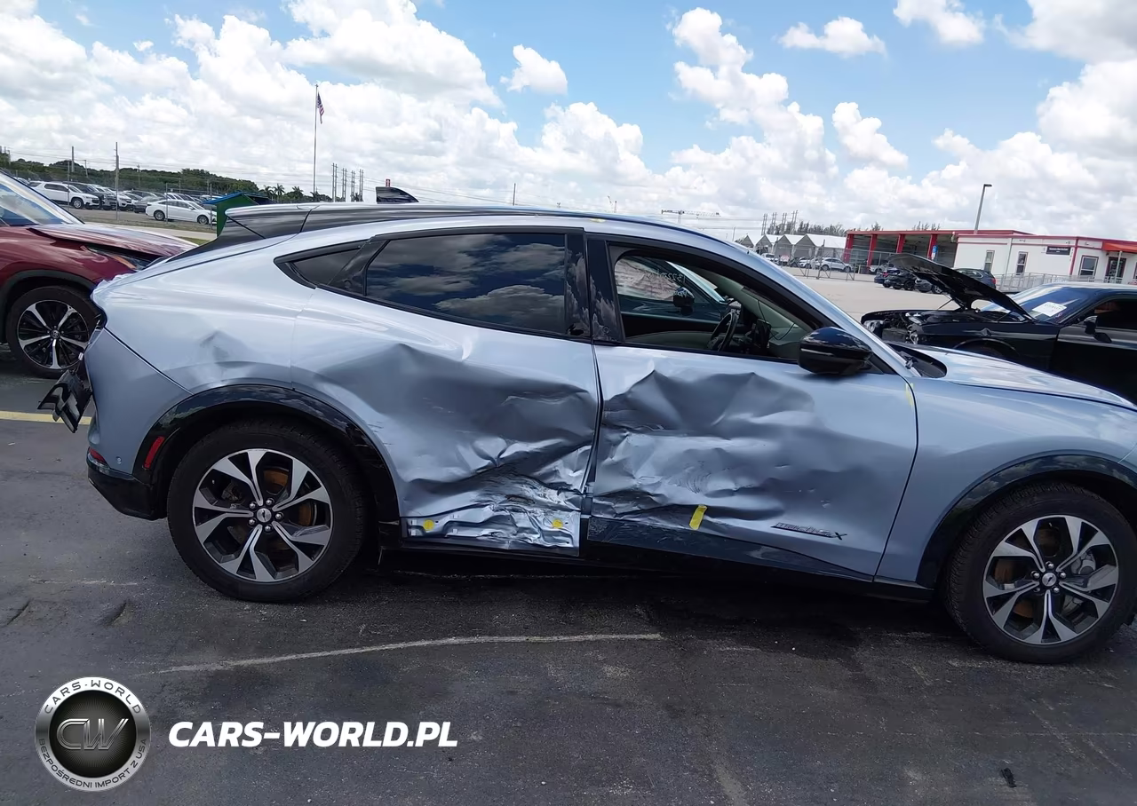 2022 Ford Mustang Mach-E Premium VIN:3FMTK3SU8NMA58107 - 6