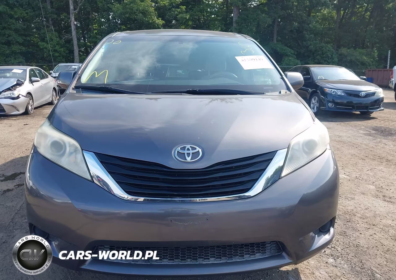 2011 Toyota Sienna Le V6 VIN:5TDKK3DC1BS078408 - 12
