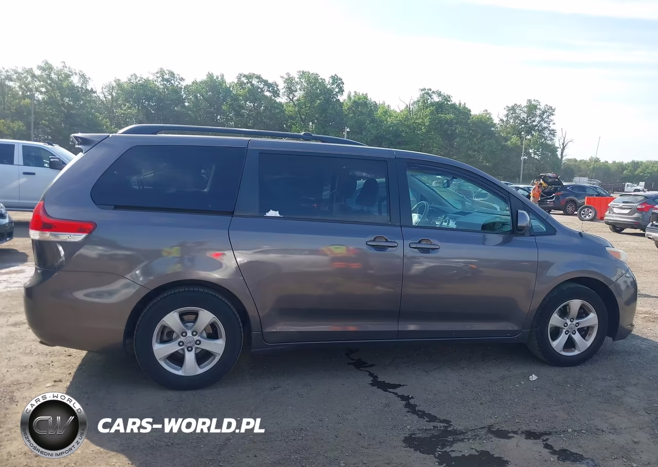 2011 Toyota Sienna Le V6 VIN:5TDKK3DC1BS078408 - 13