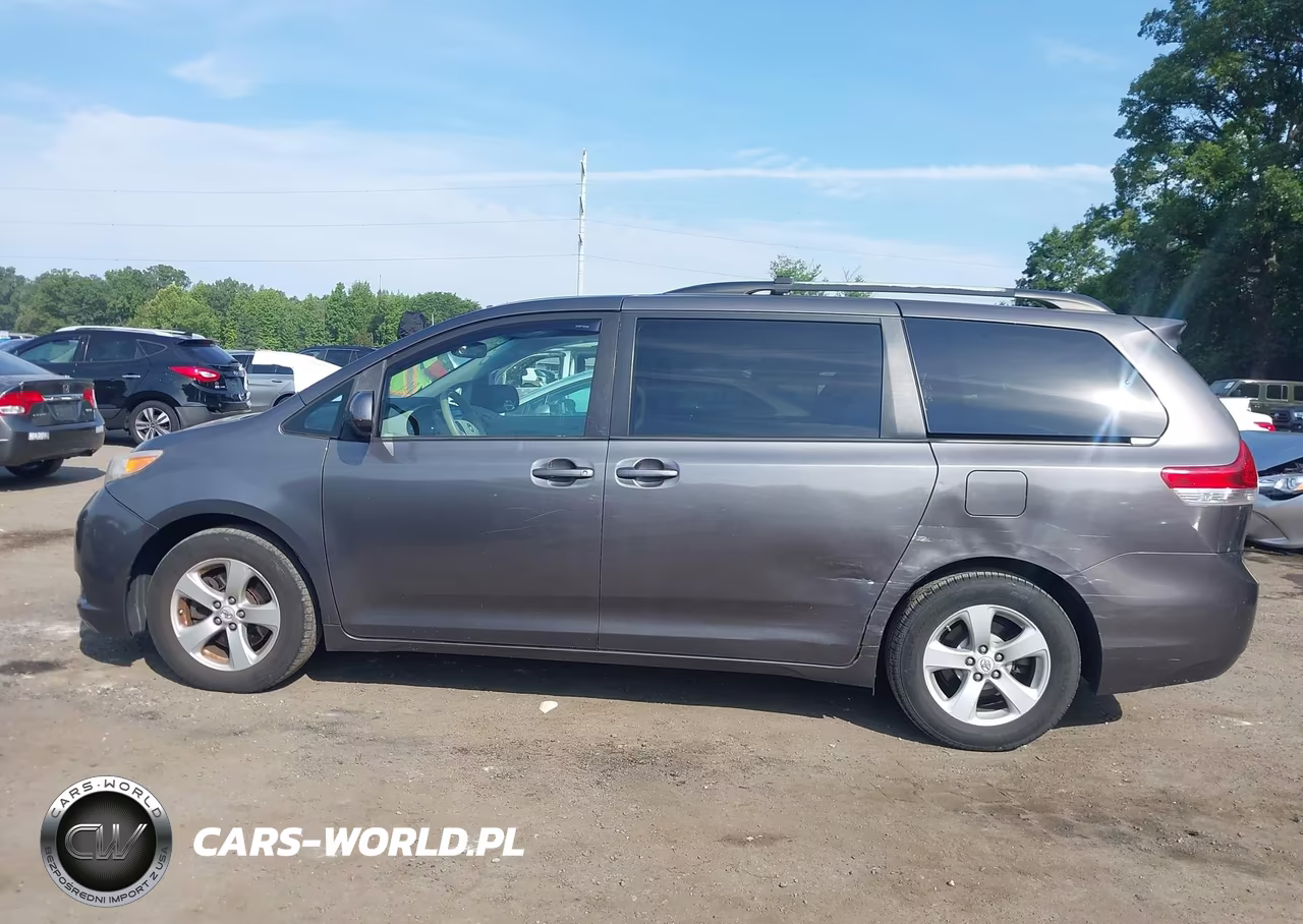 2011 Toyota Sienna Le V6 VIN:5TDKK3DC1BS078408 - 14