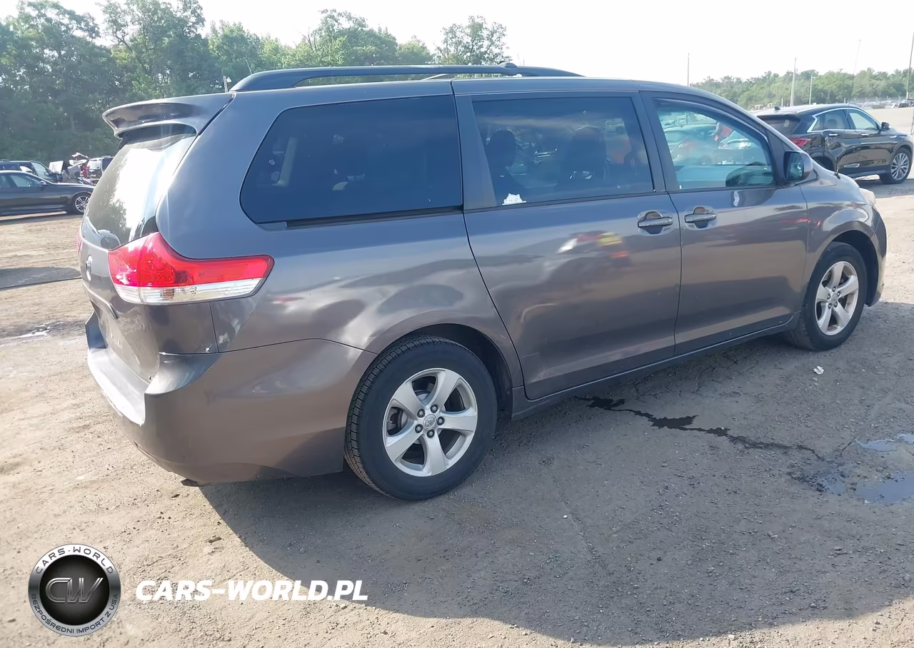 2011 Toyota Sienna Le V6 VIN:5TDKK3DC1BS078408 - 4