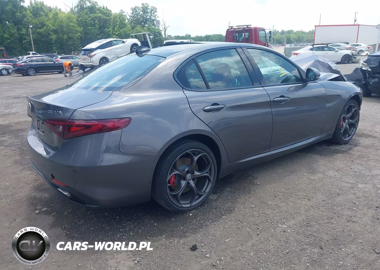2018 Alfa Romeo Giulia Ti Sport Awd VIN:ZARFAEEN7J7566261 - 4