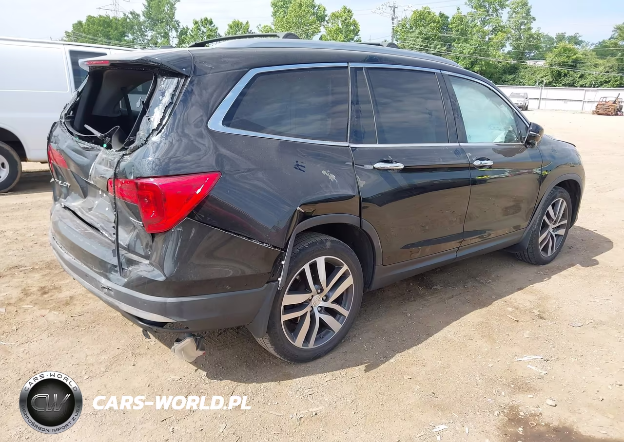 2017 Honda Pilot Touring VIN:5FNYF5H91HB030400 - 4
