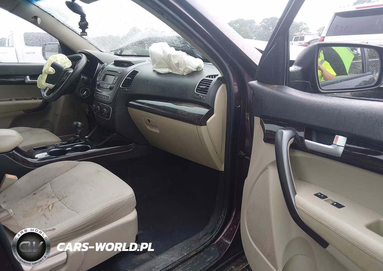 2015 Kia Sorento Lx VIN:5XYKT3A63FG576835 - 5