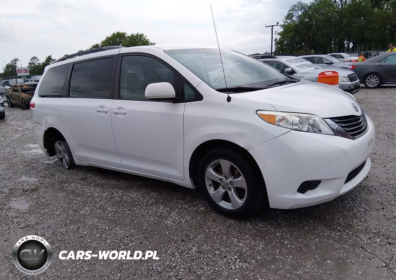 2011 Toyota Sienna Le V6 – zdjęcie 1 z 17