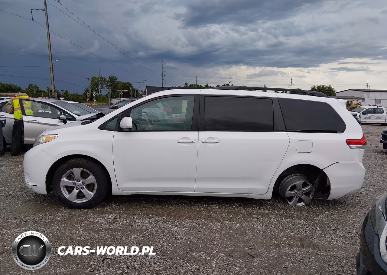 2011 Toyota Sienna Le V6 VIN:5TDKK3DC3BS024155 - 14