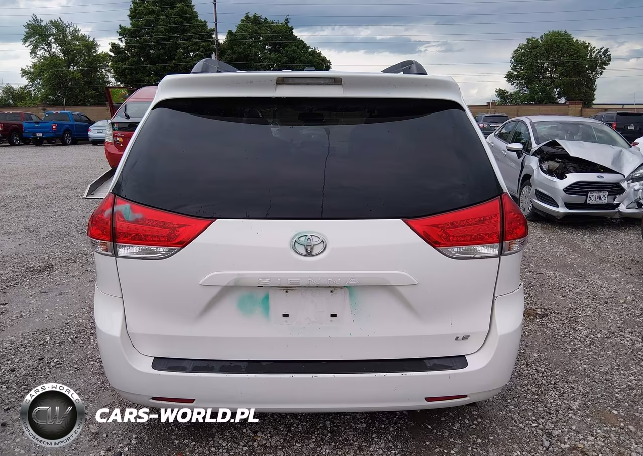 2011 Toyota Sienna Le V6 VIN:5TDKK3DC3BS024155 - 16