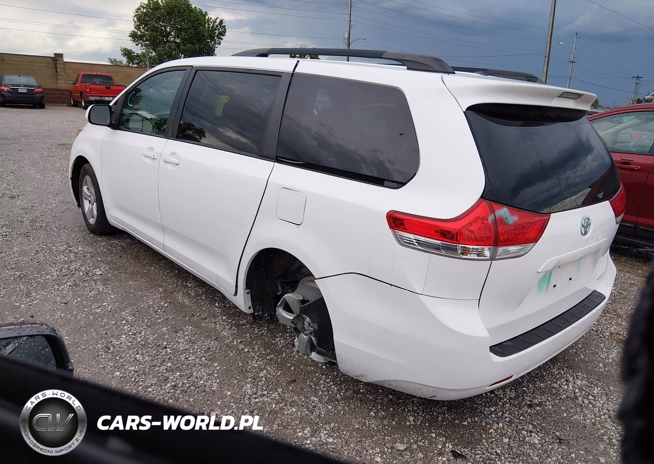 2011 Toyota Sienna Le V6 VIN:5TDKK3DC3BS024155 - 3