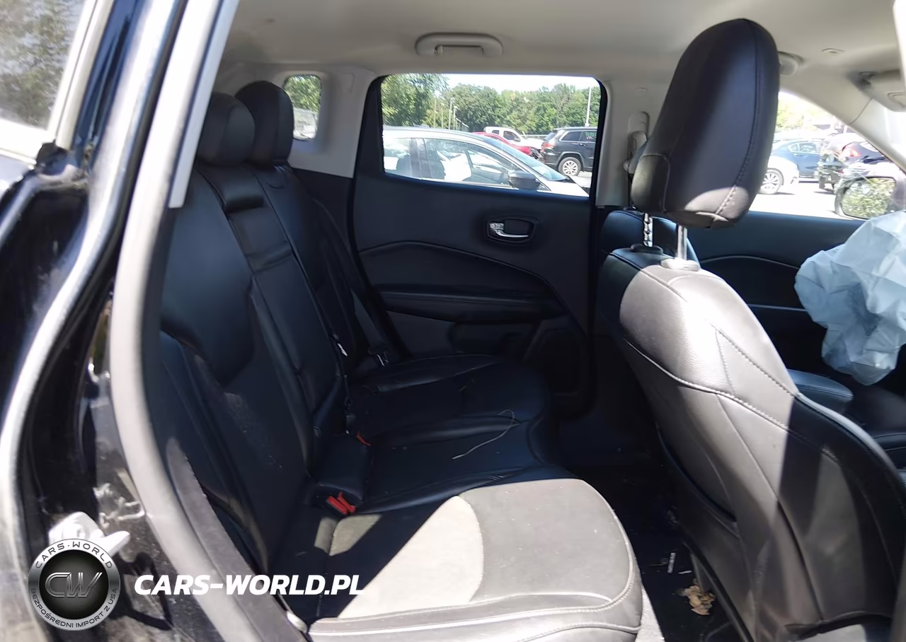 2019 Jeep Compass Altitude 4X4 VIN:3C4NJDBBXKT838955 - 8
