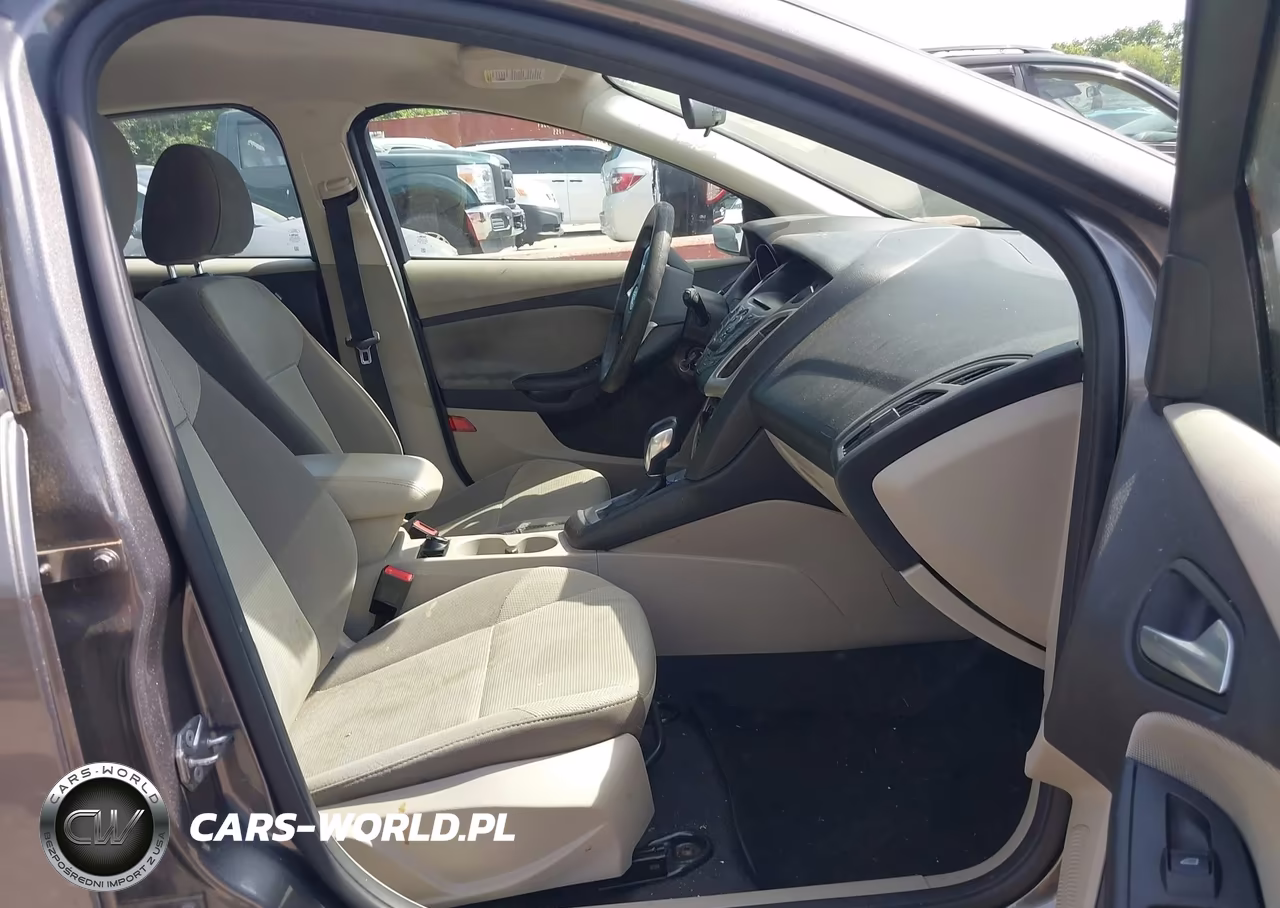 2014 Ford Focus Se VIN:1FADP3K23EL377785 - 5