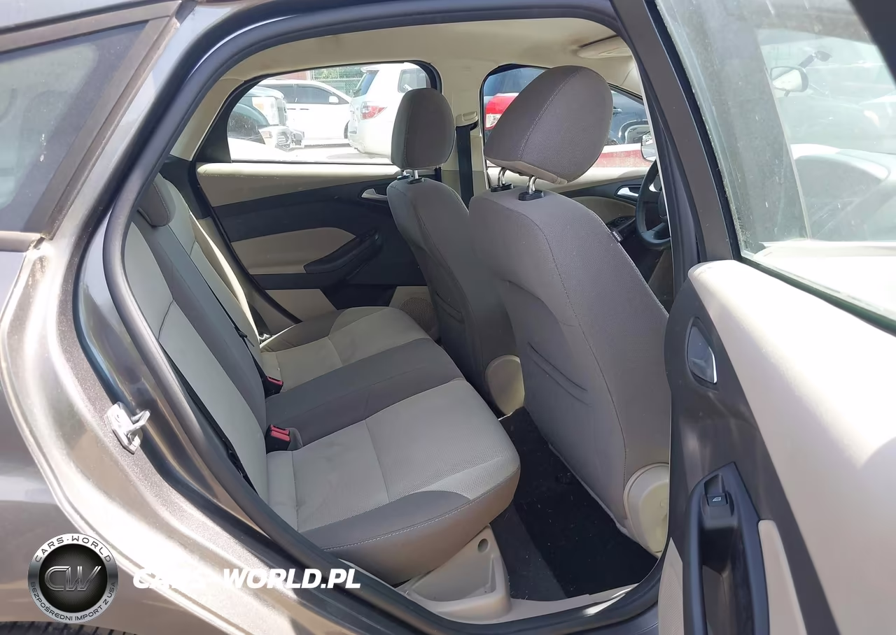 2014 Ford Focus Se VIN:1FADP3K23EL377785 - 8