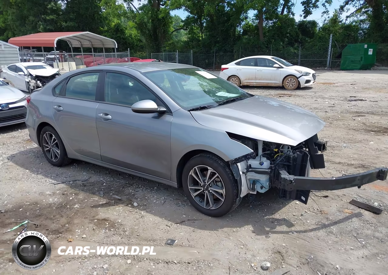 2024 Kia Forte Lxs – zdjęcie 1 z 17