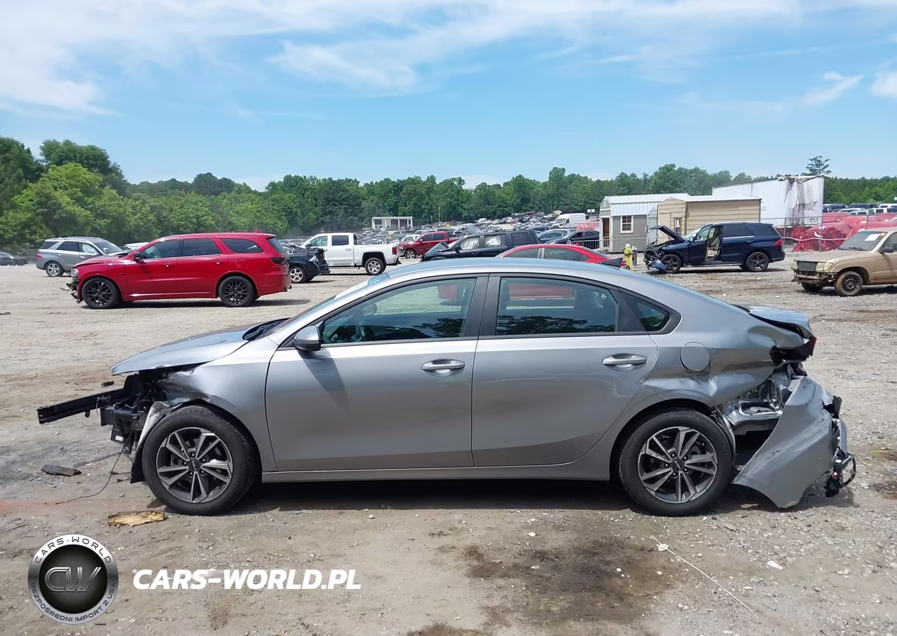 2024 Kia Forte Lxs VIN:3KPF24AD8RE787572 - 15