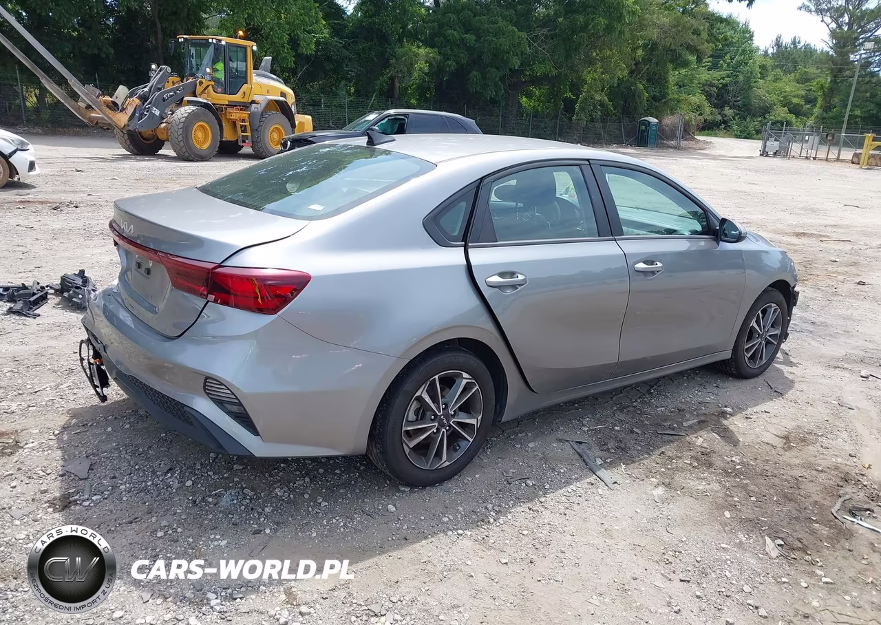 2024 Kia Forte Lxs VIN:3KPF24AD8RE787572 - 4
