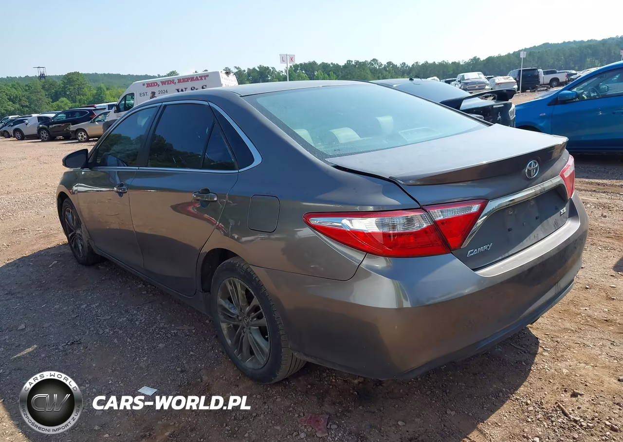 2015 Toyota Camry Se VIN:4T1BF1FK2FU100863 - 3