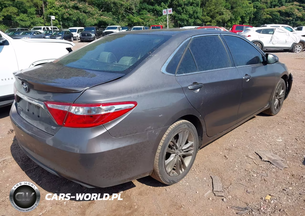2015 Toyota Camry Se VIN:4T1BF1FK2FU100863 - 4