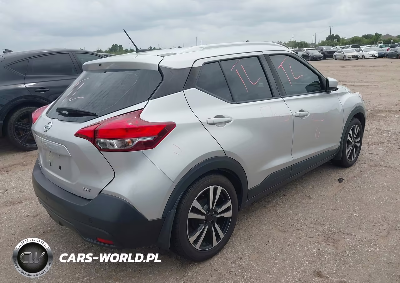 2018 Nissan Kicks Sv VIN:3N1CP5CU7JL530512 - 4