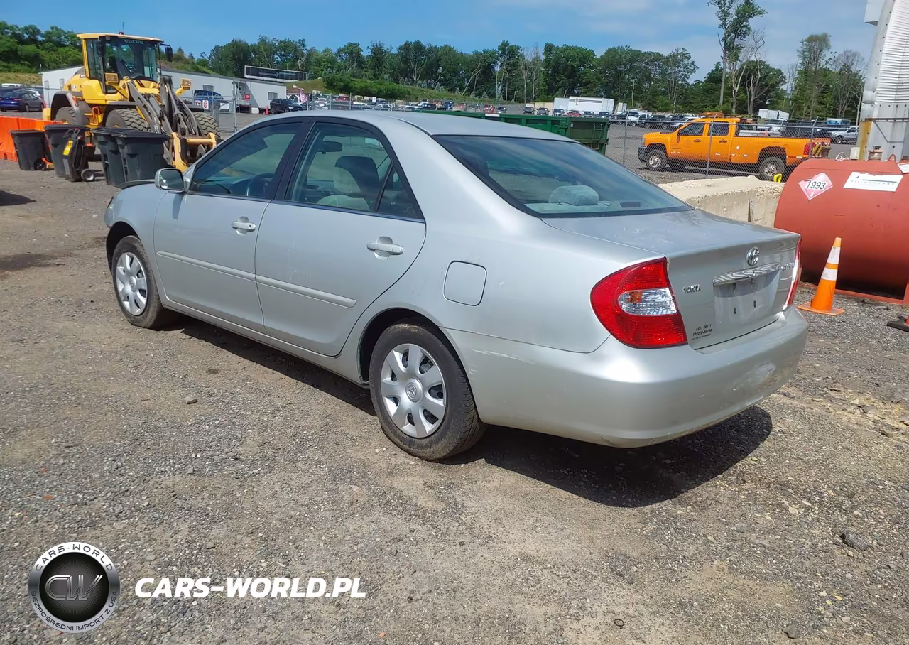 2003 Toyota Camry Le VIN:4T1BE32K53U648615 - 3
