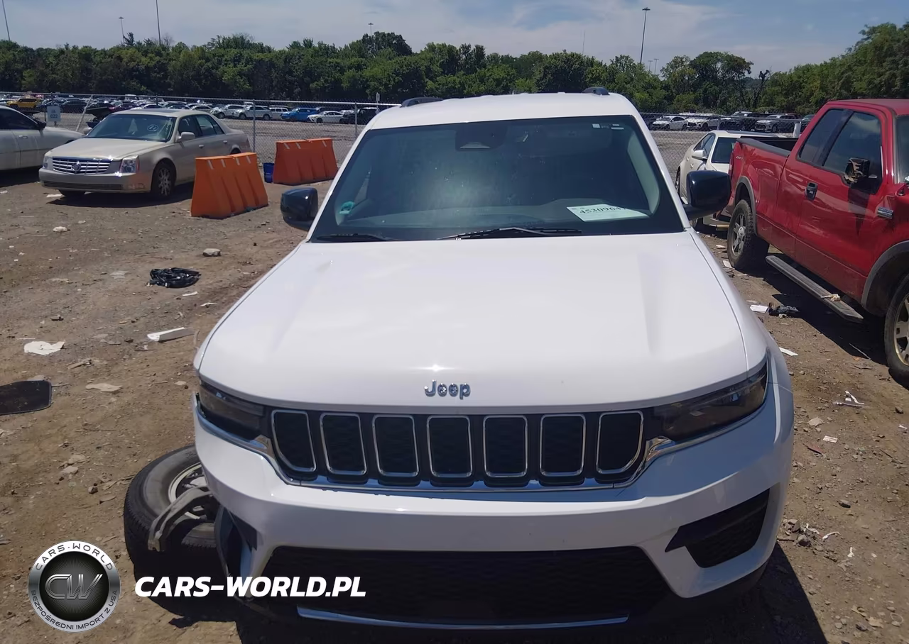 2023 Jeep Grand Cherokee Laredo 4X4 VIN:1C4RJHAG3PC543849 - 12