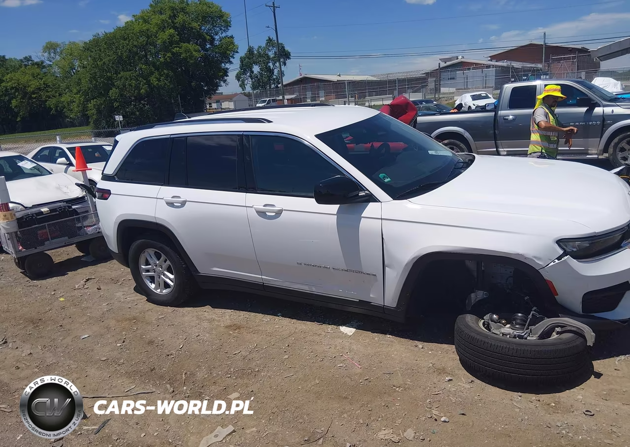 2023 Jeep Grand Cherokee Laredo 4X4 VIN:1C4RJHAG3PC543849 - 13