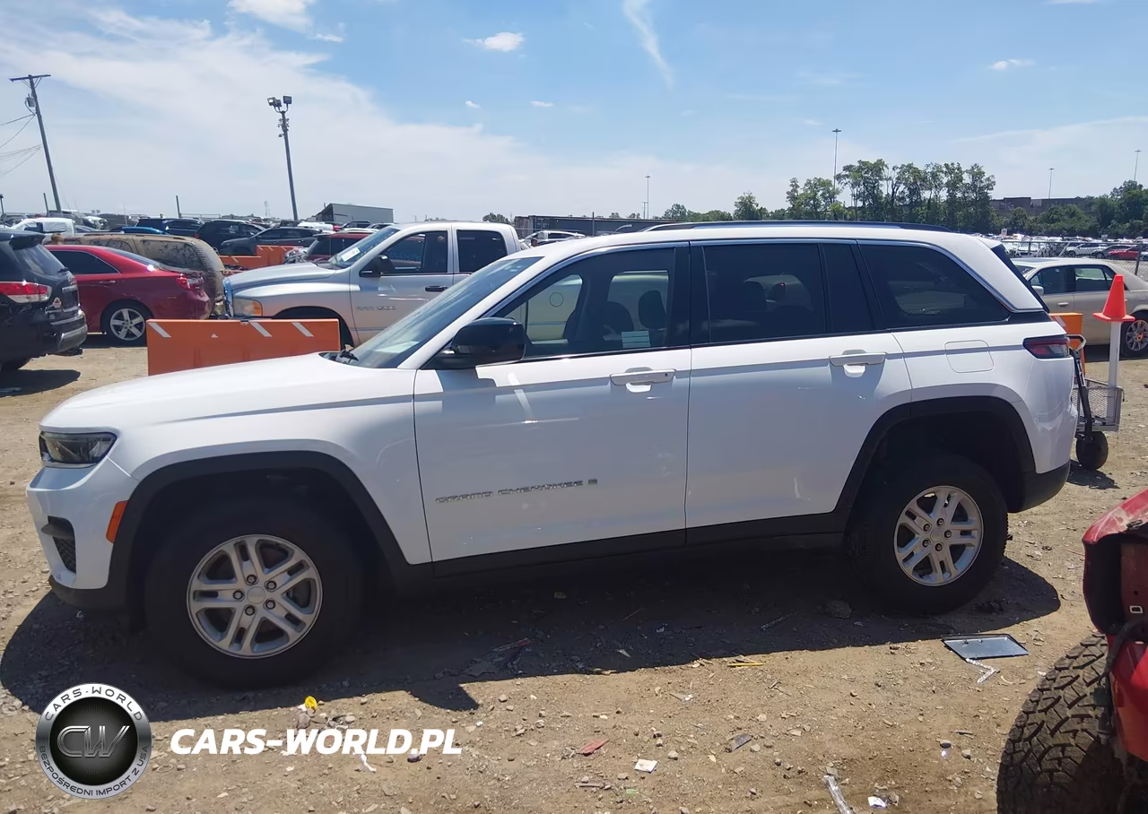 2023 Jeep Grand Cherokee Laredo 4X4 VIN:1C4RJHAG3PC543849 - 14