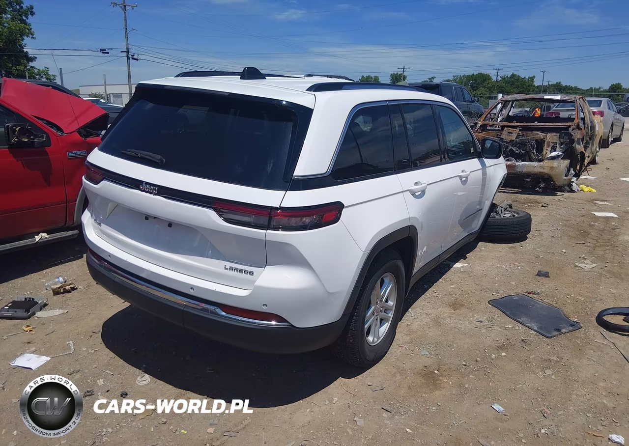 2023 Jeep Grand Cherokee Laredo 4X4 VIN:1C4RJHAG3PC543849 - 4