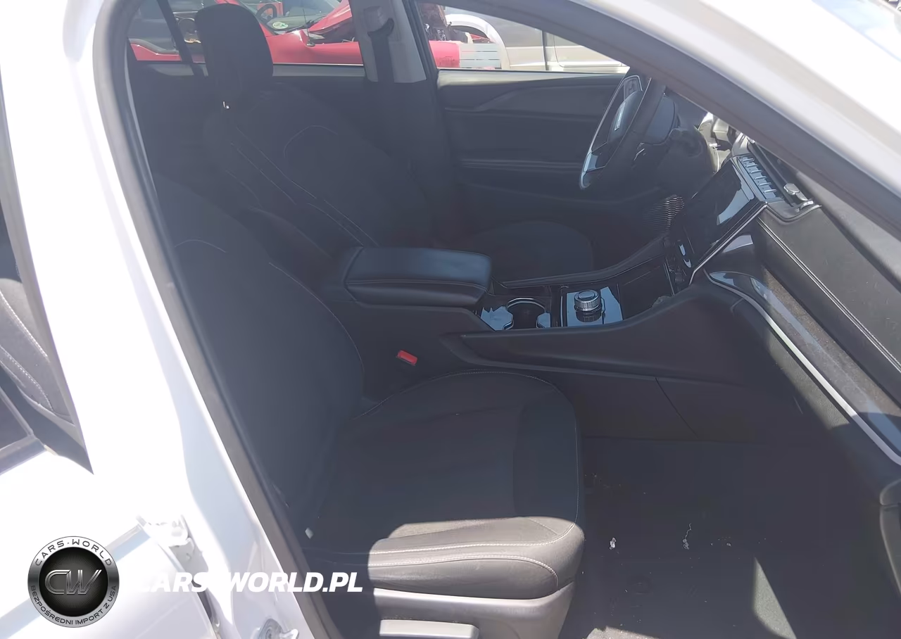 2023 Jeep Grand Cherokee Laredo 4X4 VIN:1C4RJHAG3PC543849 - 5