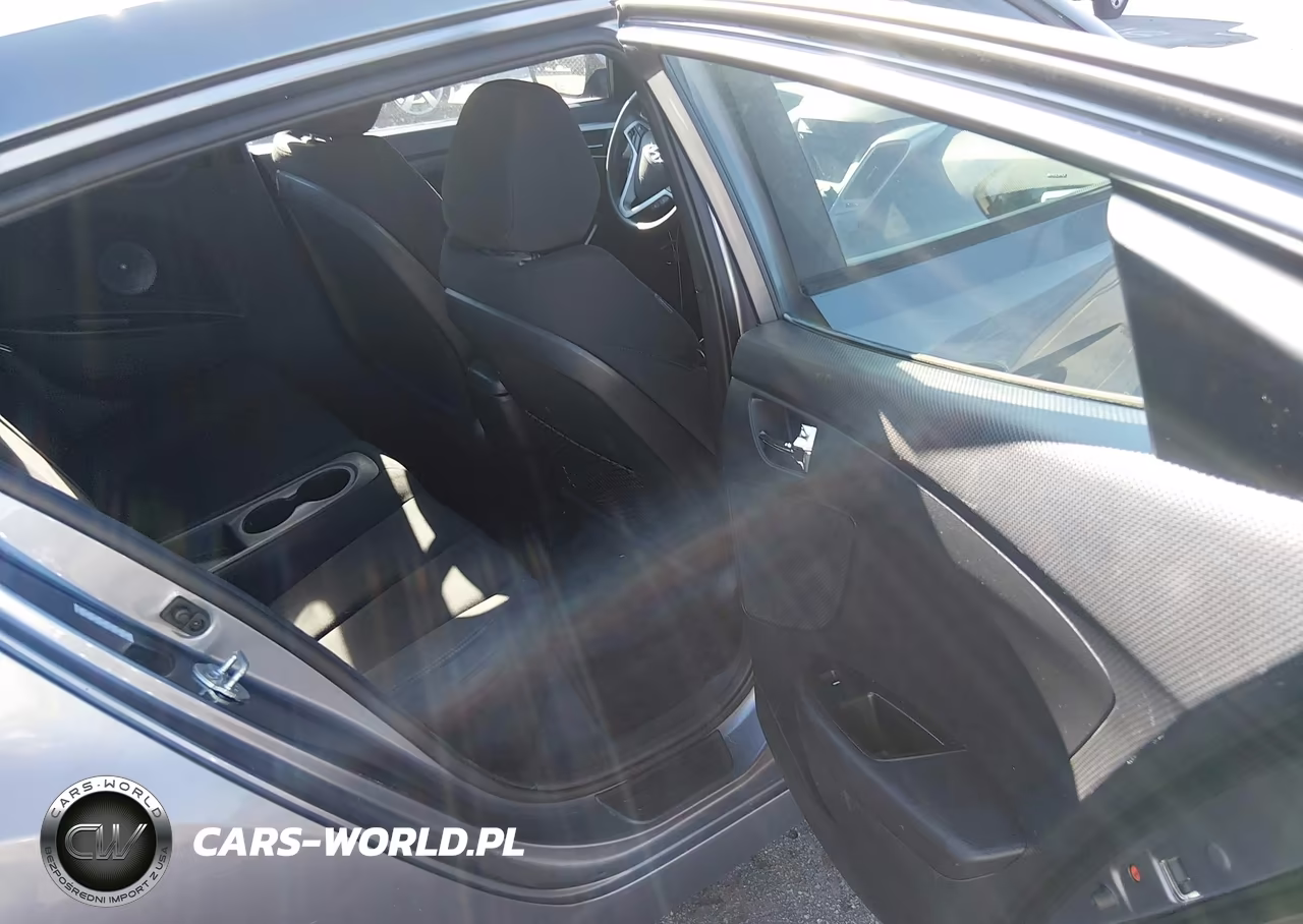 2016 Hyundai Veloster VIN:KMHTC6AD3GU303054 - 8