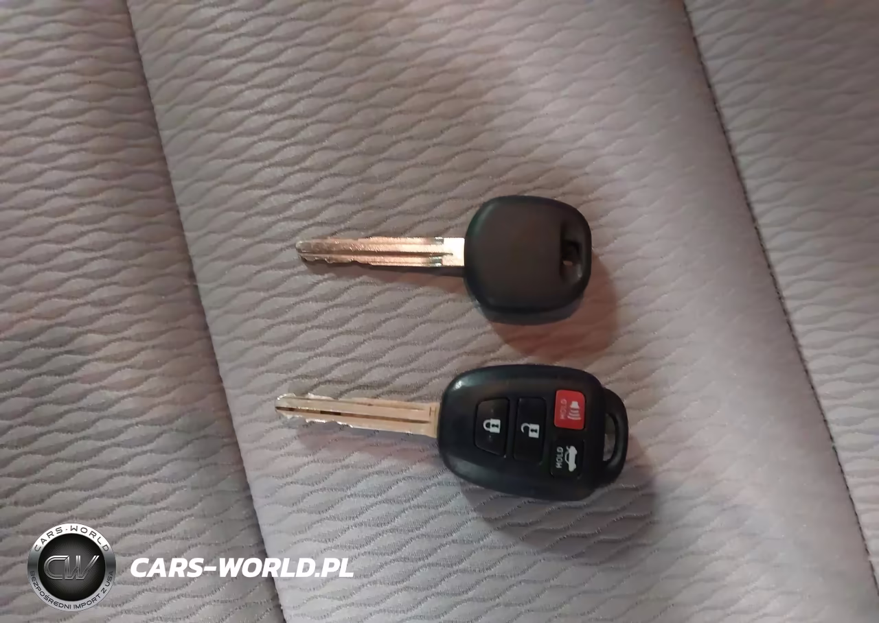 2015 Toyota Corolla Le VIN:2T1BURHEXFC358593 - 11