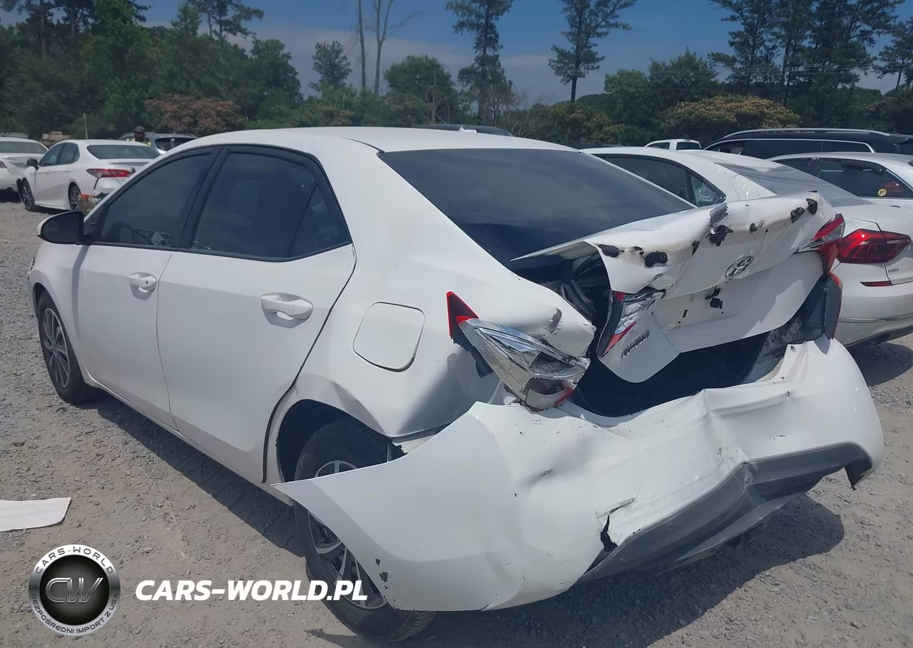 2015 Toyota Corolla Le VIN:2T1BURHEXFC334097 - 3
