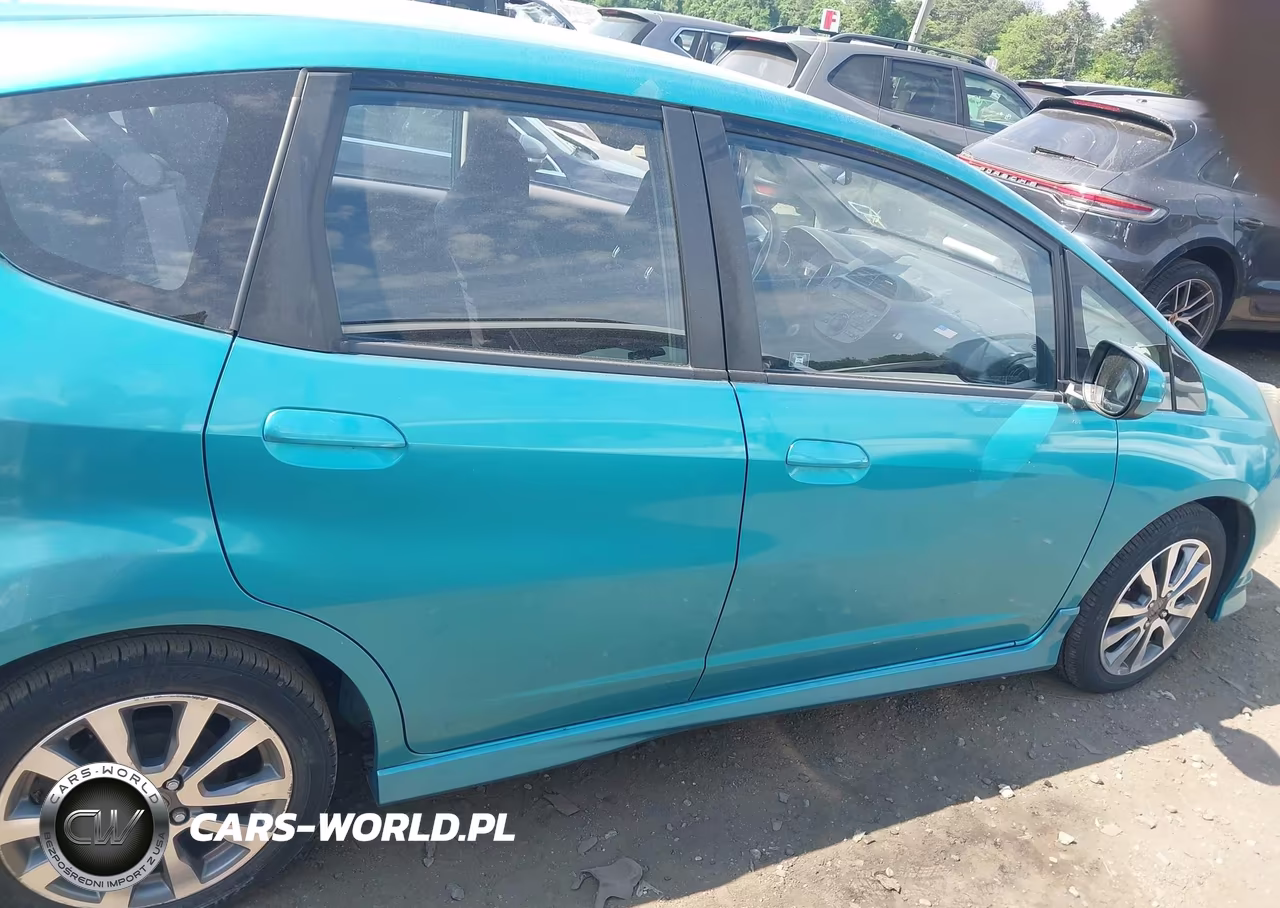 2013 Honda Fit Sport VIN:JHMGE8H59DC062370 - 13