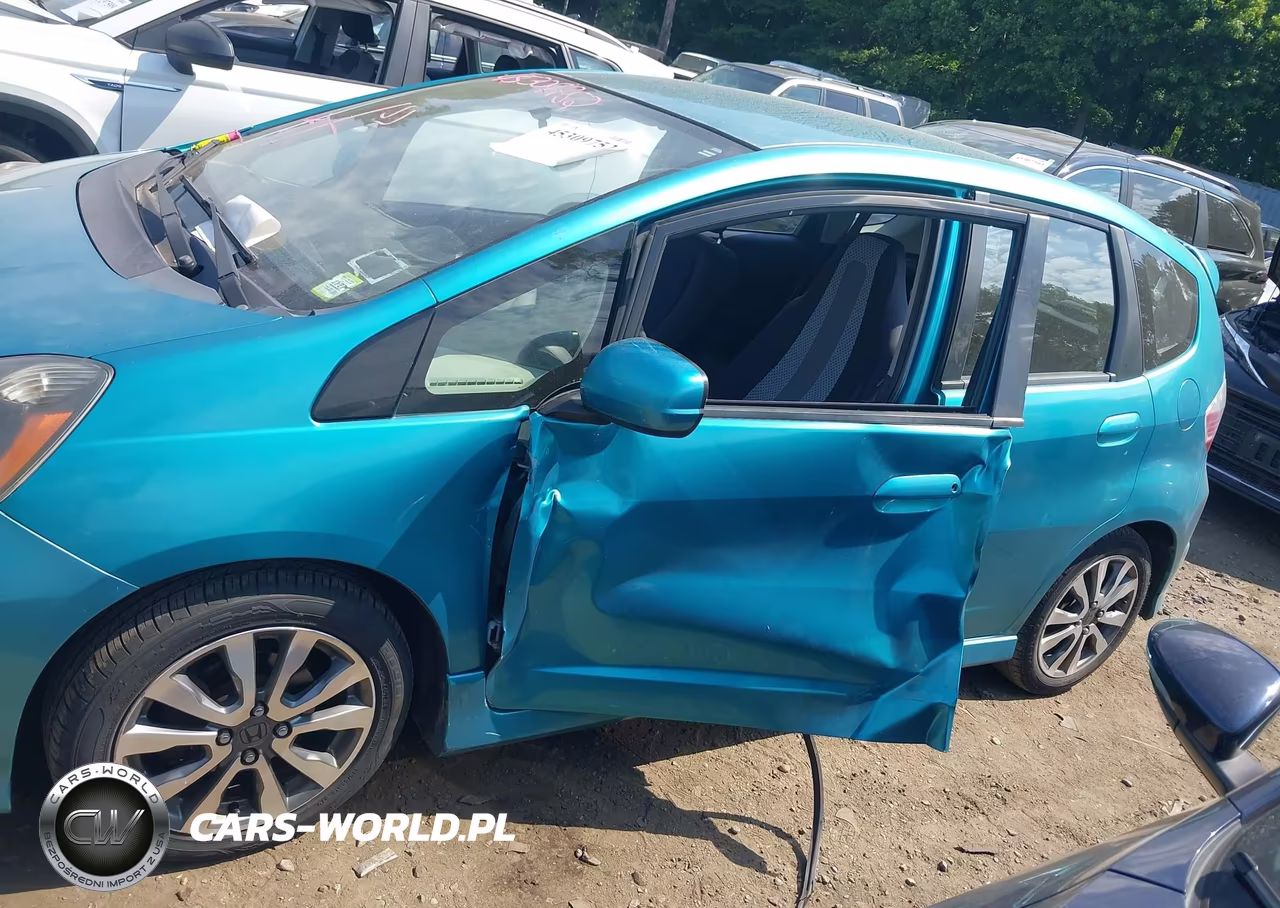 2013 Honda Fit Sport VIN:JHMGE8H59DC062370 - 14