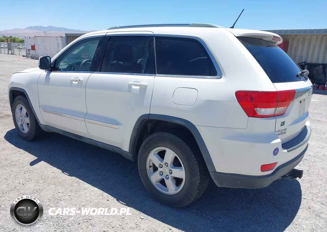 2011 Jeep Grand Cherokee Laredo VIN:1J4RR4GGXBC561986 - 3