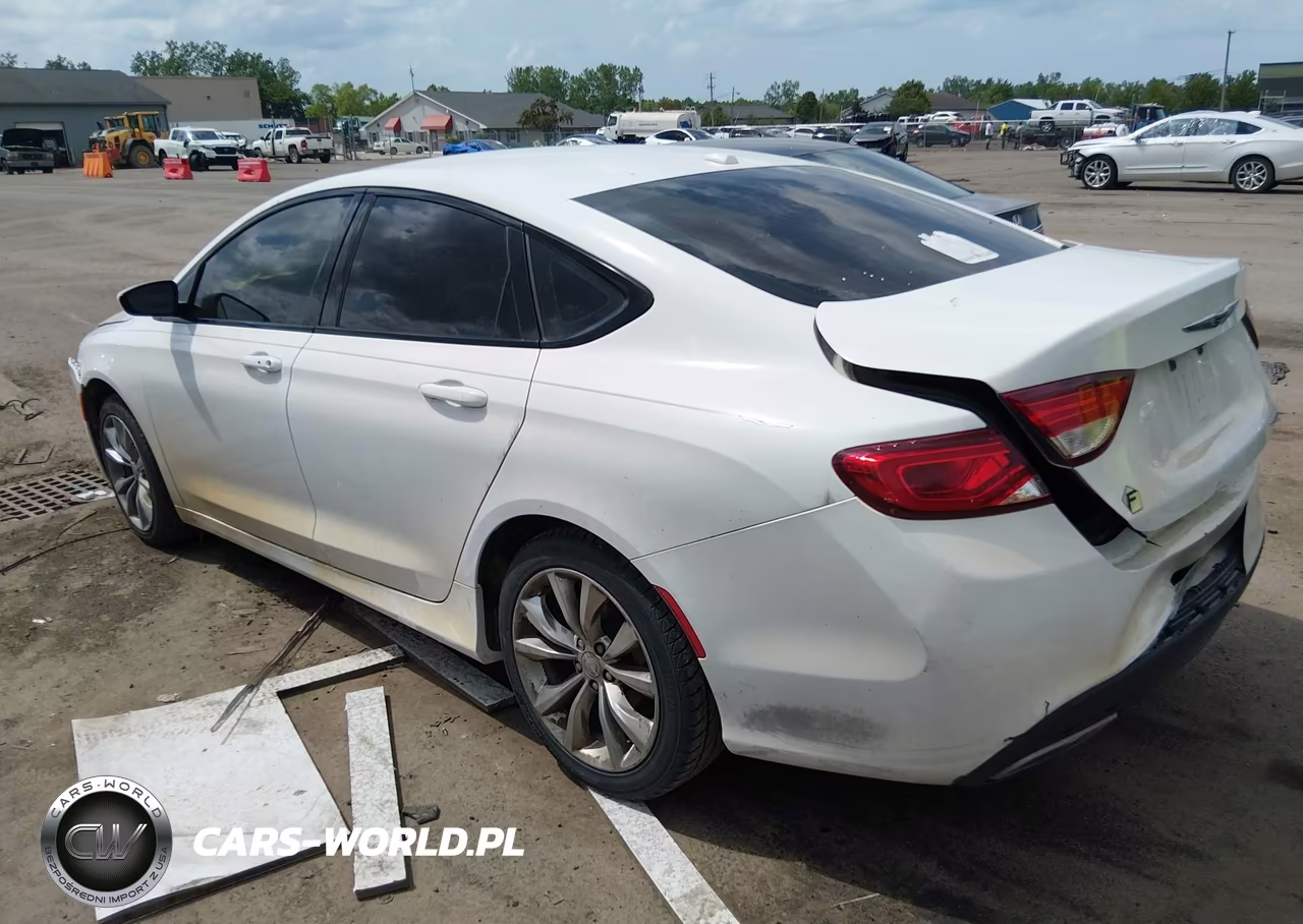 2015 Chrysler 200 S VIN:1C3CCCBGXFN705839 - 3