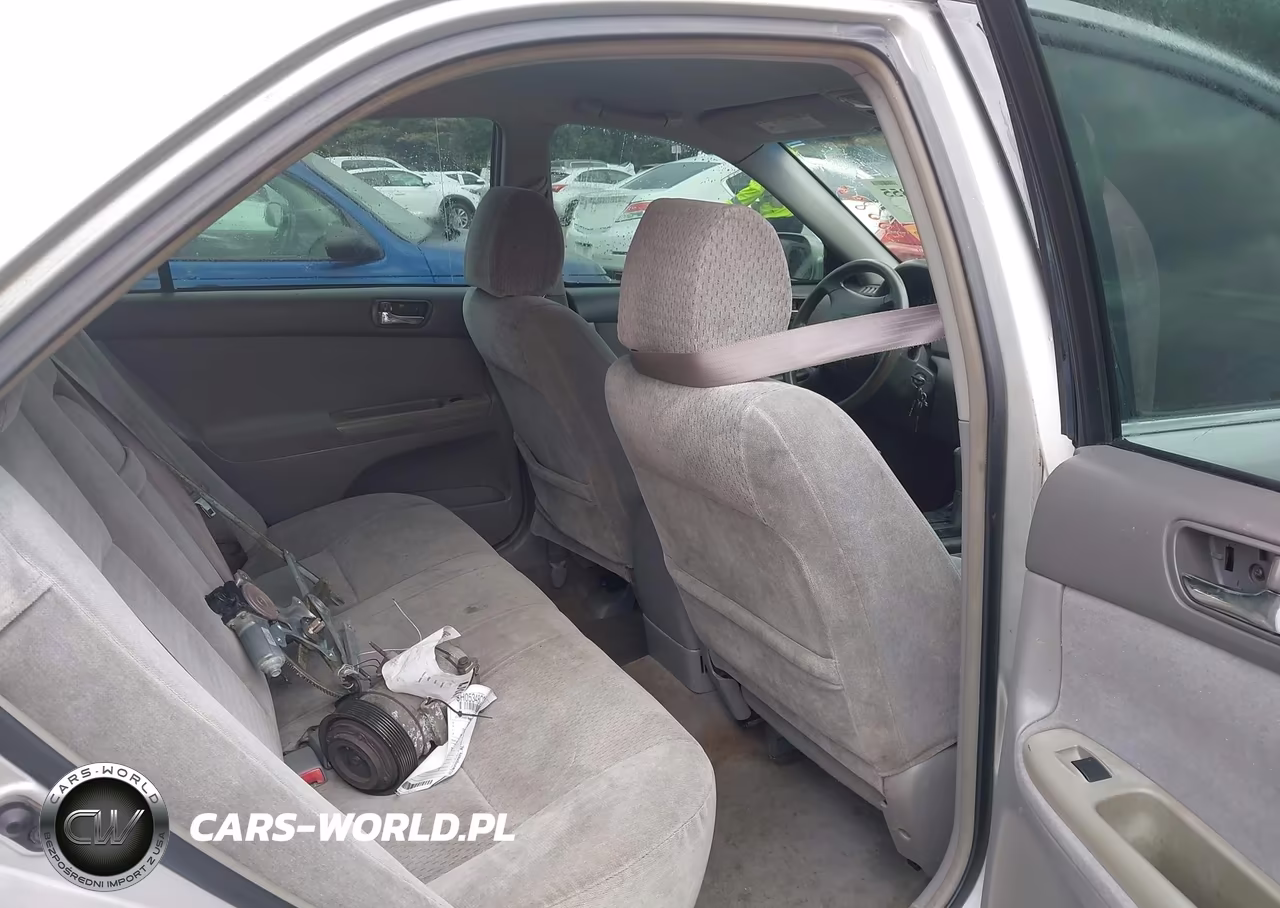 2002 Toyota Camry Le VIN:4T1BE32K12U500895 - 8