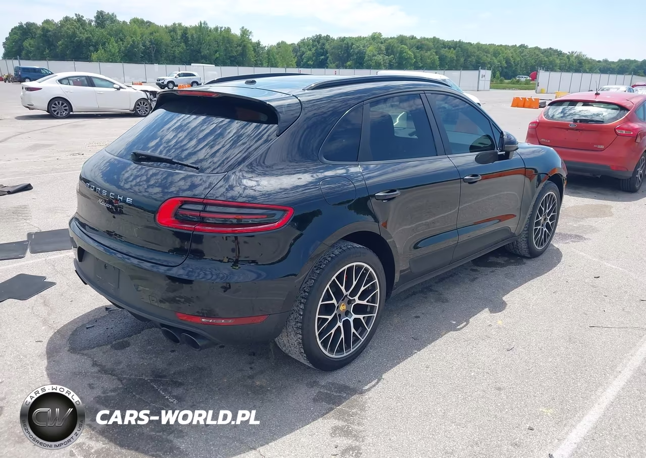 2018 Porsche Macan Sport Edition VIN:WP1AA2A51JLB16880 - 4