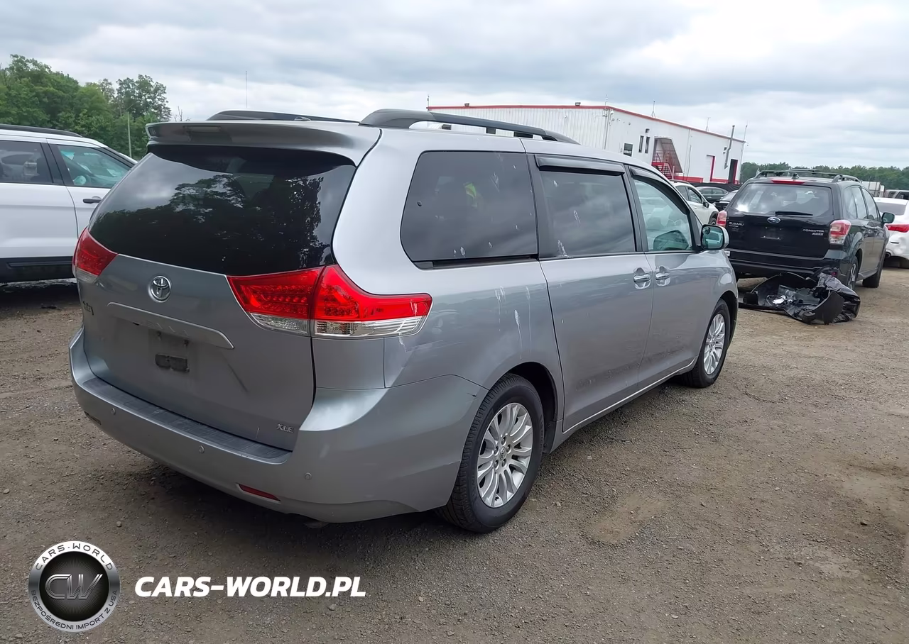 2011 Toyota Sienna Xle V6 VIN:5TDYK3DC0BS021028 - 4
