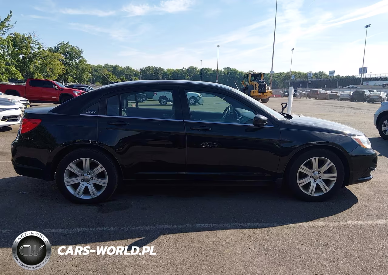 2013 Chrysler 200 Touring VIN:1C3CCBBB2DN515190 - 6