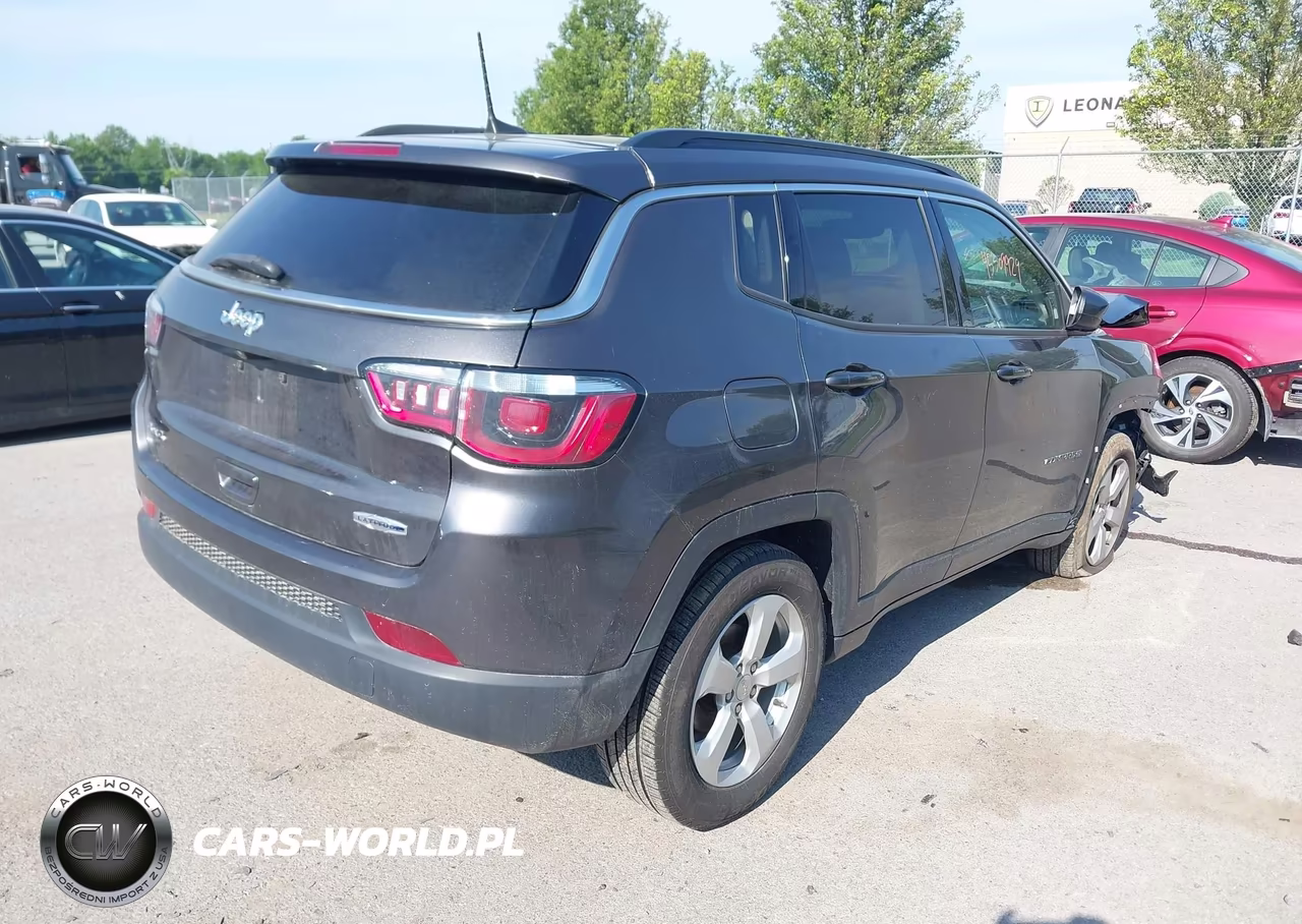 2019 Jeep Compass Latitude 4X4 VIN:3C4NJDBB6KT800820 - 4