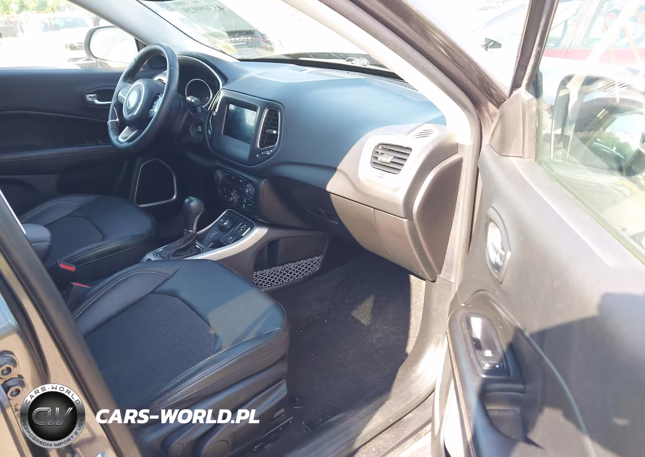 2019 Jeep Compass Latitude 4X4 VIN:3C4NJDBB6KT800820 - 5