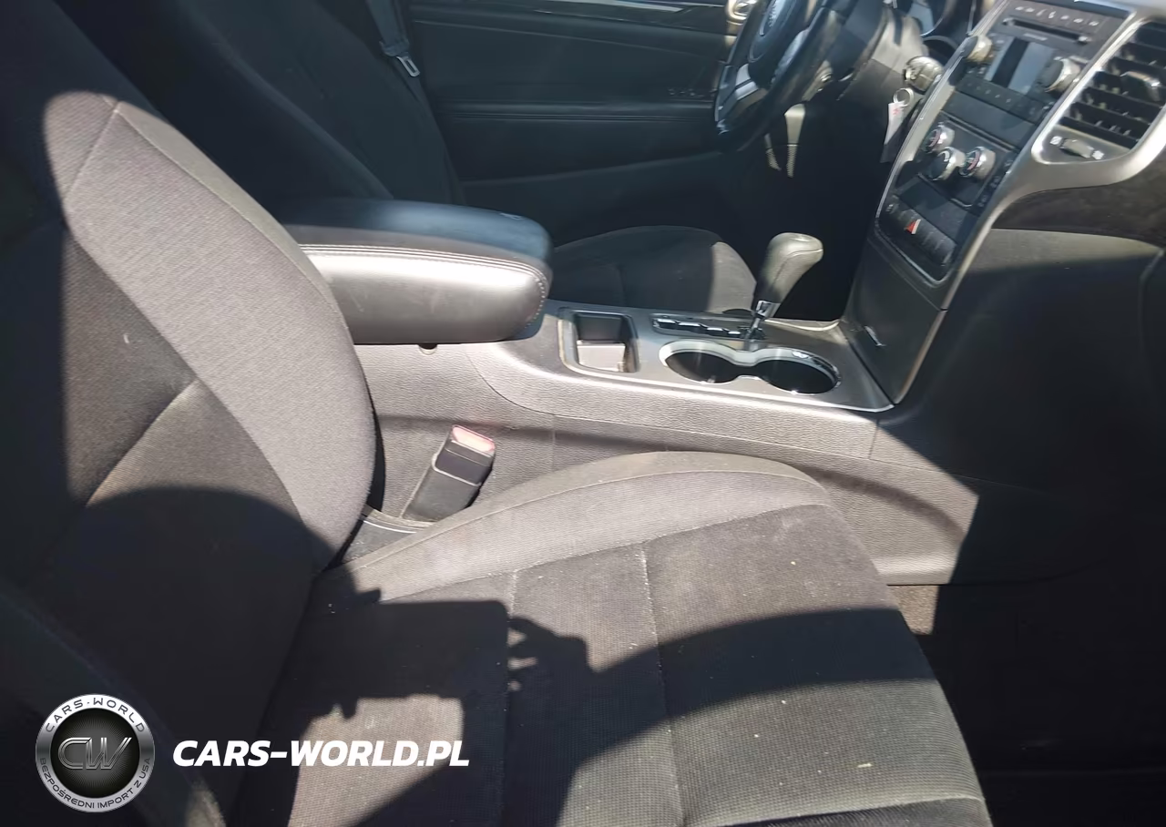 2012 Jeep Grand Cherokee Laredo VIN:1C4RJFAGXCC298692 - 5