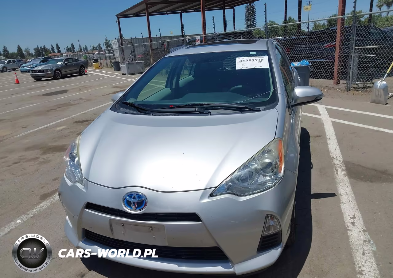 2014 Toyota Prius C Three VIN:JTDKDTB3XE1066224 - 12