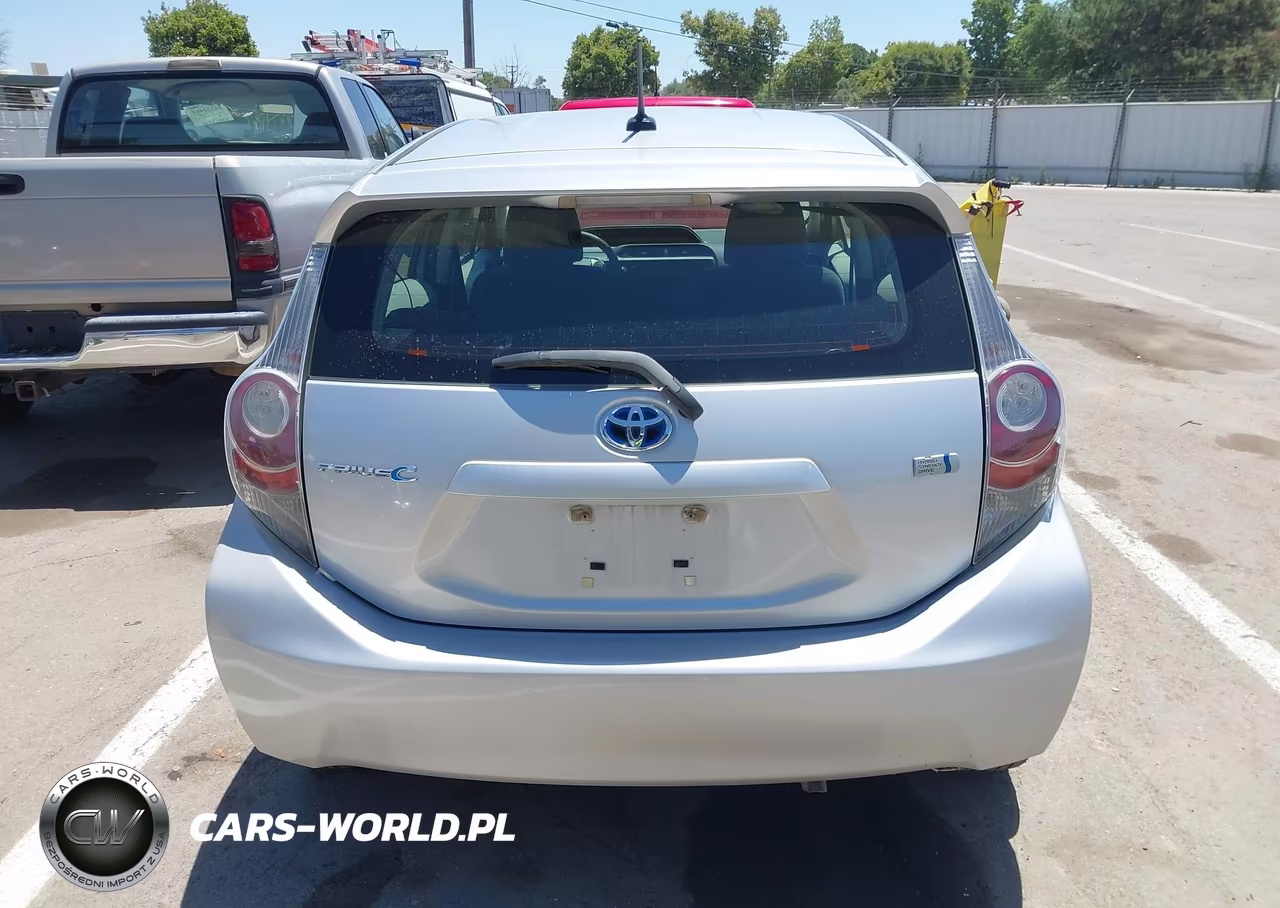 2014 Toyota Prius C Three VIN:JTDKDTB3XE1066224 - 16
