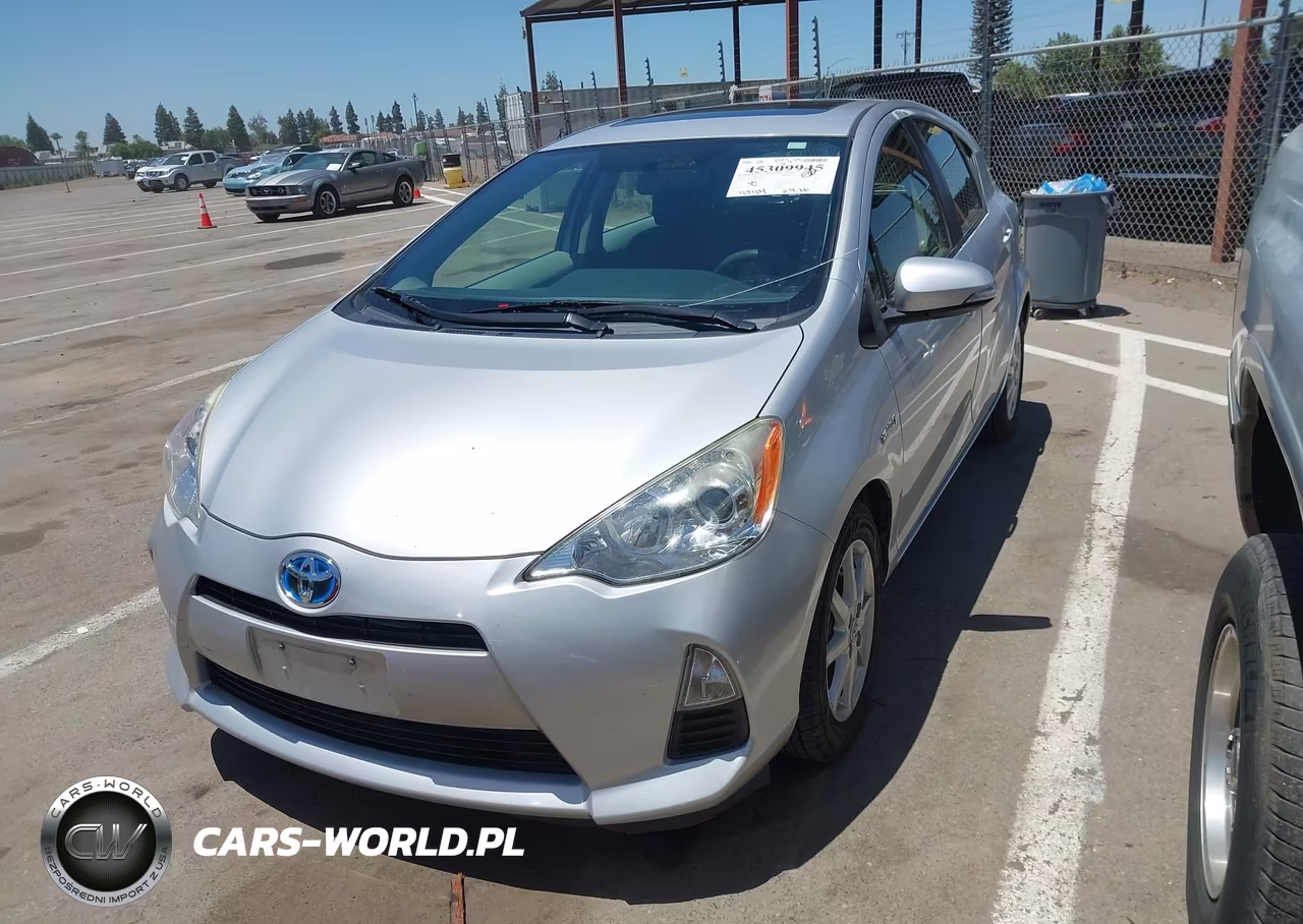 2014 Toyota Prius C Three VIN:JTDKDTB3XE1066224 - 2