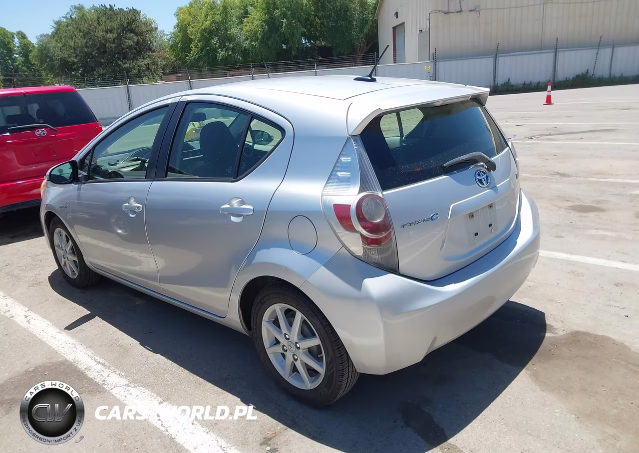 2014 Toyota Prius C Three VIN:JTDKDTB3XE1066224 - 3
